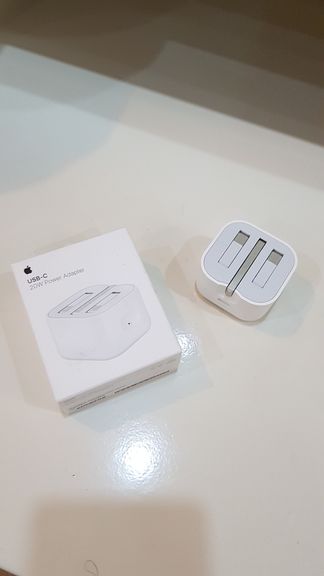 Apple 20 Watt B/A Wall Charger